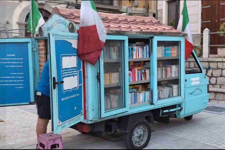 la biblioteca più piccola d'Italia