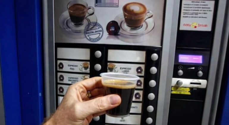 licenziato per furto macchinetta caffè