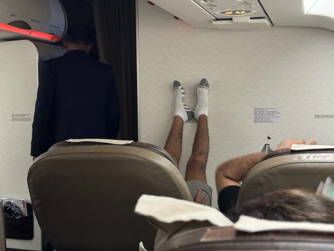 passeggeri maleducati aereo