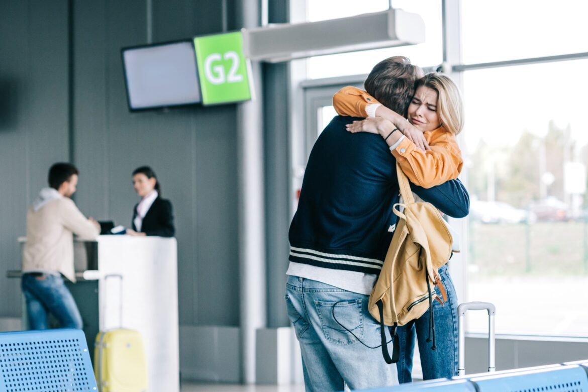 tassa abbracci aeroporti inglesi