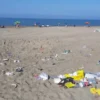 Spiagge italiane sempre più sporche: l’allarme di Legambiente