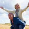 Vivere più a lungo? Non dipende solo dalla salute: il ruolo decisivo delle relazioni sociali