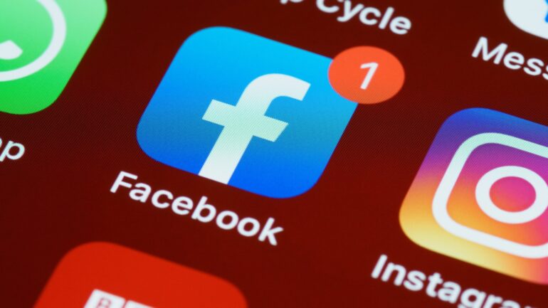 Facebook e Instagram minori