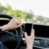 Cellulare alla guida, gli italiani conoscono i rischi ma continuano a usarlo
