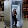 Dal Giappone arriva il “frigorifero” per le persone: la cabina che rinfresca il corpo in pochi minuti