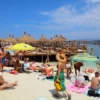 Vacanze sempre più costose: in dieci anni il prezzo dei voli è quasi triplicato