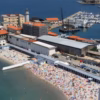 A Trieste c’è una spiaggia dove uomini e donne sono separati: ingresso a 1,20 euro e boom di presenze